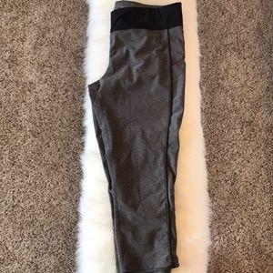 Gray cropped leggings